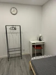 Shared Room with single bed in modern apartment - Chibata