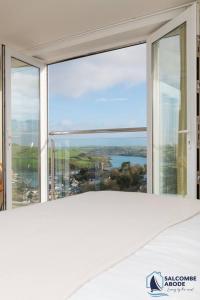 Ultimate Coastal Escape - Stylish & Estuary Views