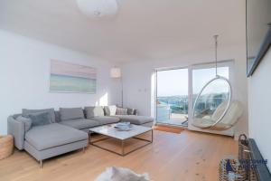 Ultimate Coastal Escape - Stylish & Estuary Views