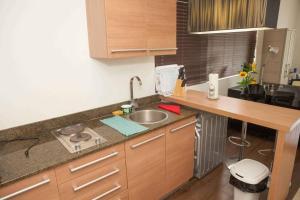 Close to Beach King Suite in Town Center