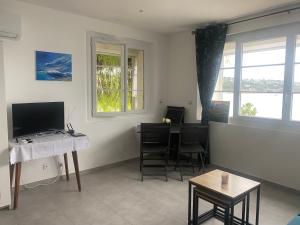 Appartements Splendide Studio Miramar vue mer avec terrasse : photos des chambres