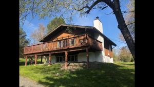 Beautiful Windham Chalet 2 minutes to the Mountain