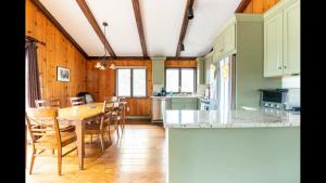 Beautiful Windham Chalet 2 minutes to the Mountain