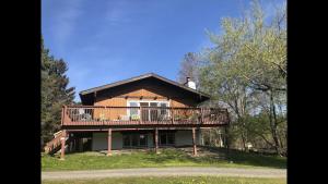 Beautiful Windham Chalet 2 minutes to the Mountain