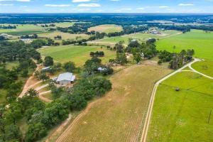 Little Haus on the Farm with a Hot Tub