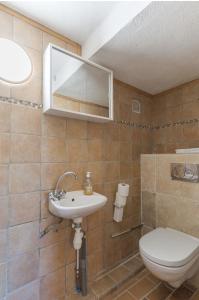 Maisons de vacances Les Calades : Maison 4 Chambres