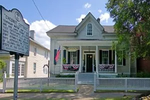 Chesnut Cottage Inn Bed & Breakfast - هياتس