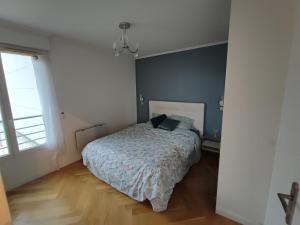 Big, Newly Renovated and Bright 3 Bedroom Flat in center of Courbevoie - 89m2