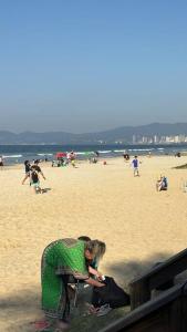 Ap pé na areia itapema frente mar