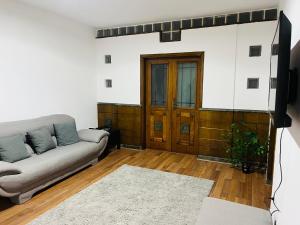Charming 2-bedroom apartment with AC, WiFi in lovely Cairo Governorate