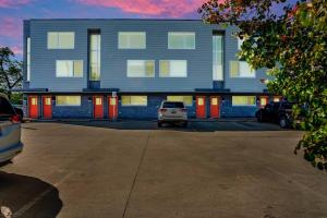 Luxe Condo Overlooking Park