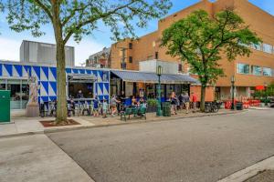 Luxe Condo Overlooking Park