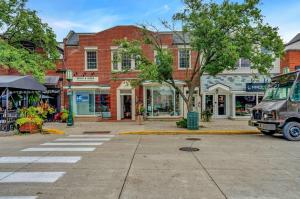 Luxe Condo Overlooking Park