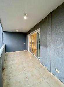 Amplio departamento sobre Av Cacique Lambaré