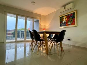 Amplio departamento sobre Av Cacique Lambaré