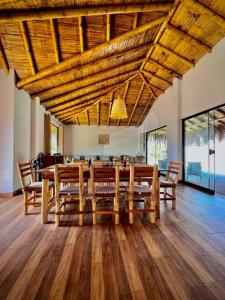 Hermosa Casa con Piscina y Playa Privada