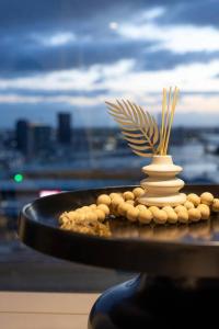 Harry-WSP JawDropView 3B2B w Parking Near SkyBus