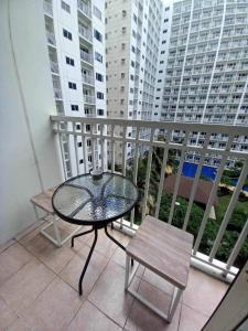 Shore Residence Pool view Mall of Asia