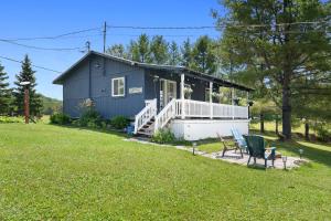 Navy Cottage on Lac Heney