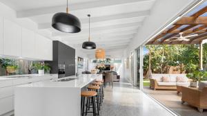 Elanda St Home Luxurious Beachside Living