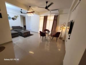BnBBuddy Modern Party Apt in Gurgaon