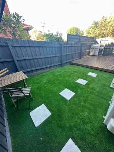 Melbourne home close to Airport & Train Station