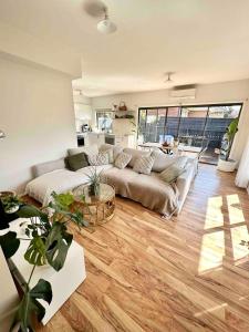 Melbourne home close to Airport & Train Station
