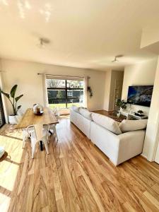 Melbourne home close to Airport & Train Station