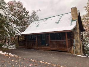 Moon Shadow - Beautiful Cabin 1 mile from Parkway