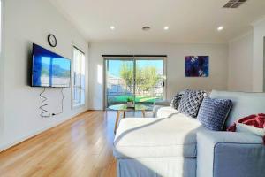 Westbrook Home 7beds by GoodLive