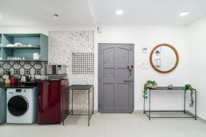 Alcove 1BHK Bandra W by The Bombay Home Company