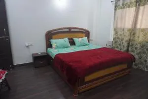 Har Ki Paudi Bed Room Luxurious 1 - Roorkee
