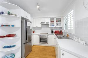 Huskisson Beach Holiday Villa by Experience Jervis Bay