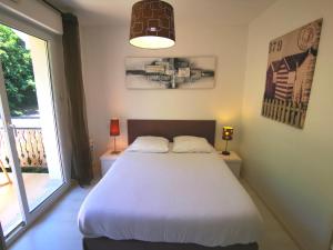 Appartement 90 m2 avec parking terrasse balcons, proche du port et plages