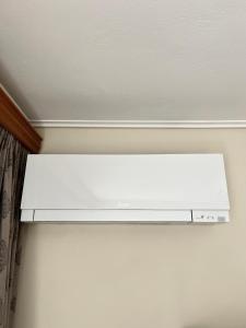 Mamour Apartments, Near Tram & 8 to Beach, Queen Bed Comfort