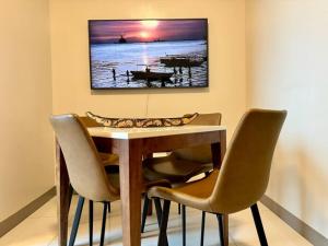 BGC 1BR unit linked to Uptown Mall with own parking