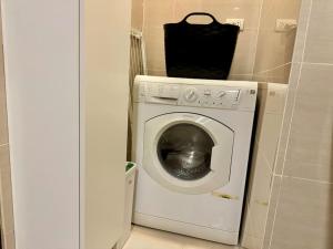 BGC 1BR unit linked to Uptown Mall with own parking