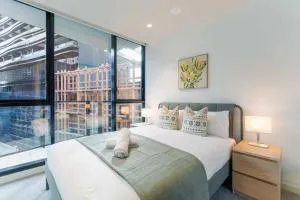 Luxe 2BR Retreat POOL GYM & PARKING South Yarra - Richmond