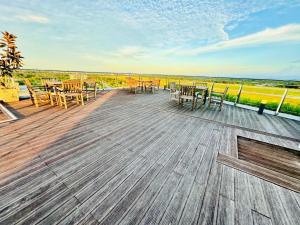 24HR CHECK IN HFLOOR SARADISE MERRITON RESIDENCY KUCHING LUXURY BALCONY FACING AIRPORT 3R2B-2Cpark