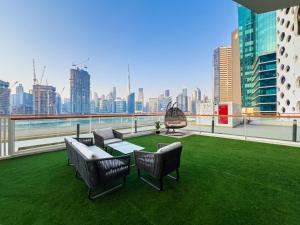 Millennium Binghatti Residence 2BR Burj Khalifa and Lake