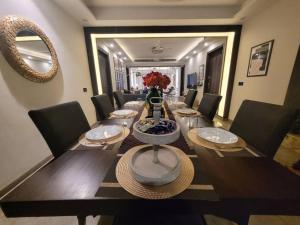 Entire Serviced Apartment in DLF-Phase 2