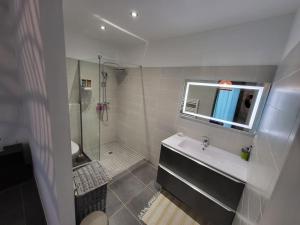 Villas Charmante villa avec jardin : photos des chambres