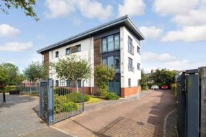 Parkgate 2 bed, private parking, Rosyth M90