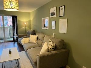 Stylish, Modern Home in Central Dundee Sleeps 4