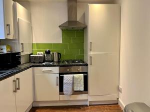 Stylish, Modern Home in Central Dundee Sleeps 4