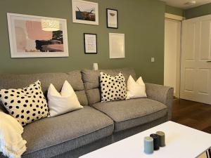 Stylish, Modern Home in Central Dundee Sleeps 4