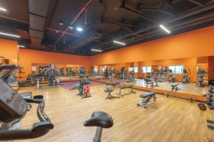 Studio with Marina Breeze