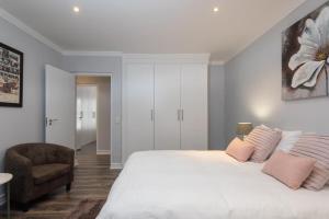 Sea View 3-Bed Apartment in Simbithi Eco Estate