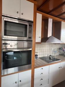 Seafront Porto Rafti, 95 sq m close to airport, garden