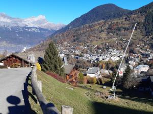 Appartement meublé avec vue sur les montagnes et piscine lété